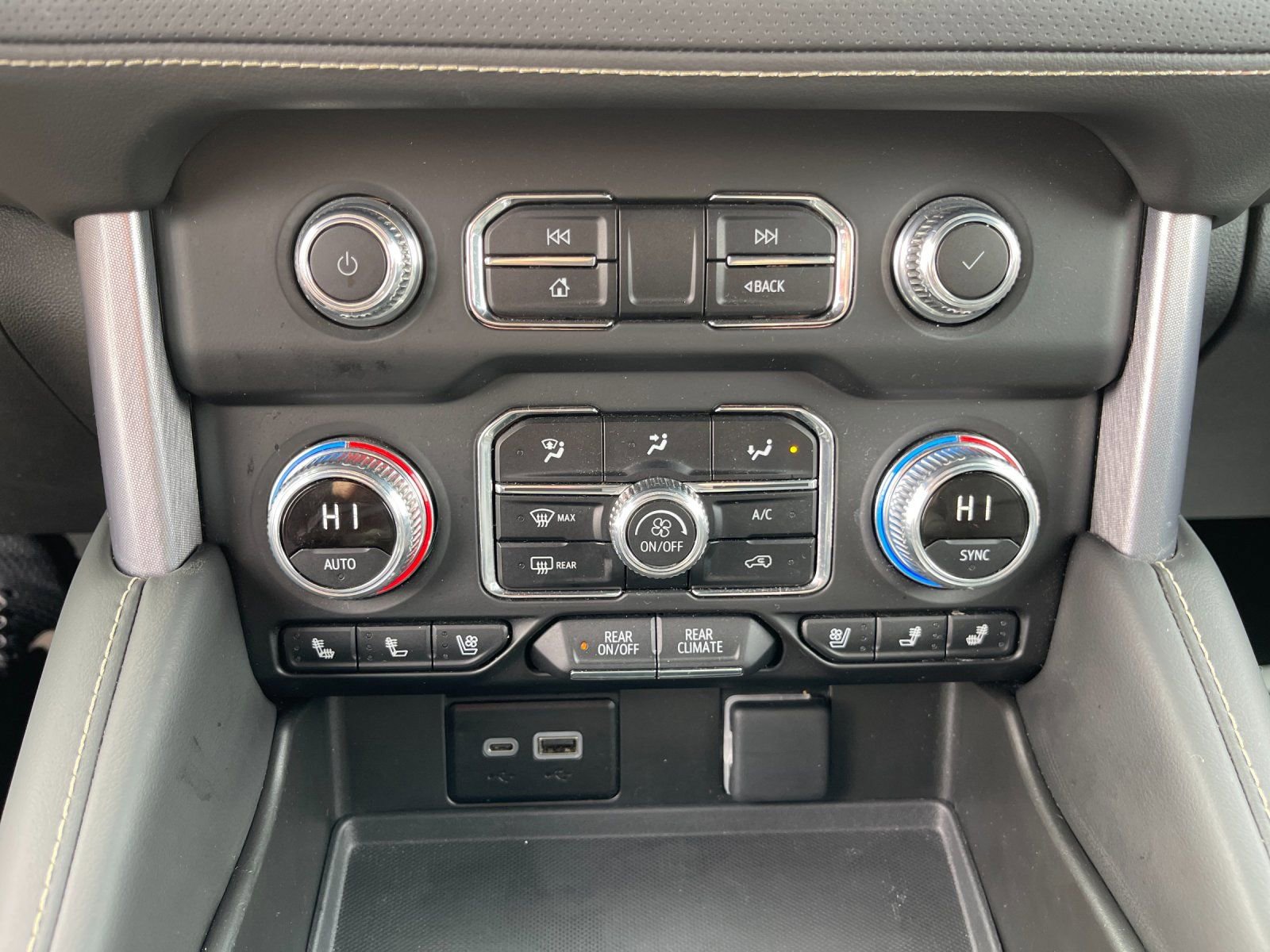 Used 2024 GMC Yukon SLT image 24