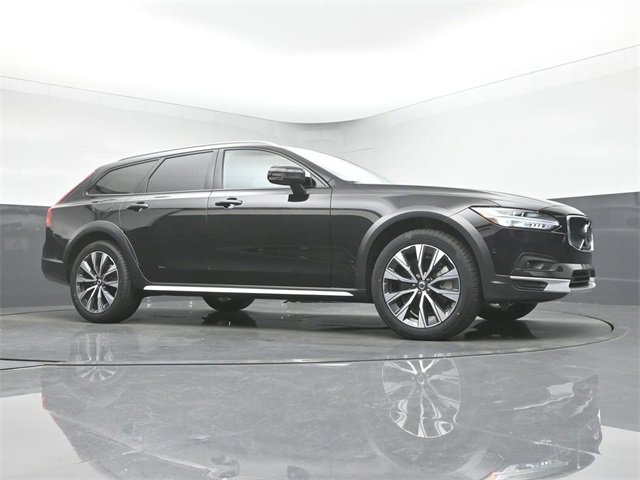 Certified 2024 Volvo V90 B6 Cross Country Plus image 37