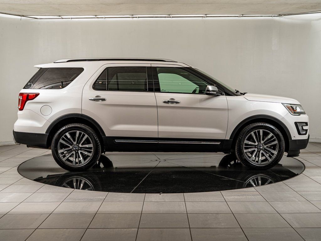Used 2017 Ford Explorer Platinum image 11