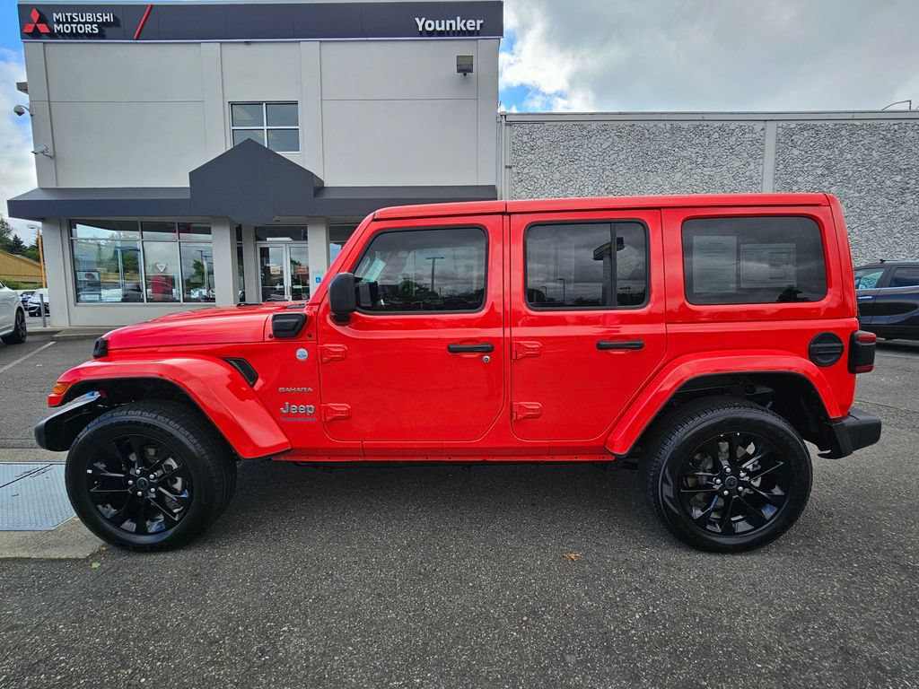 Used 2024 Jeep Wrangler Unlimited Sahara AWD/4WD image 8