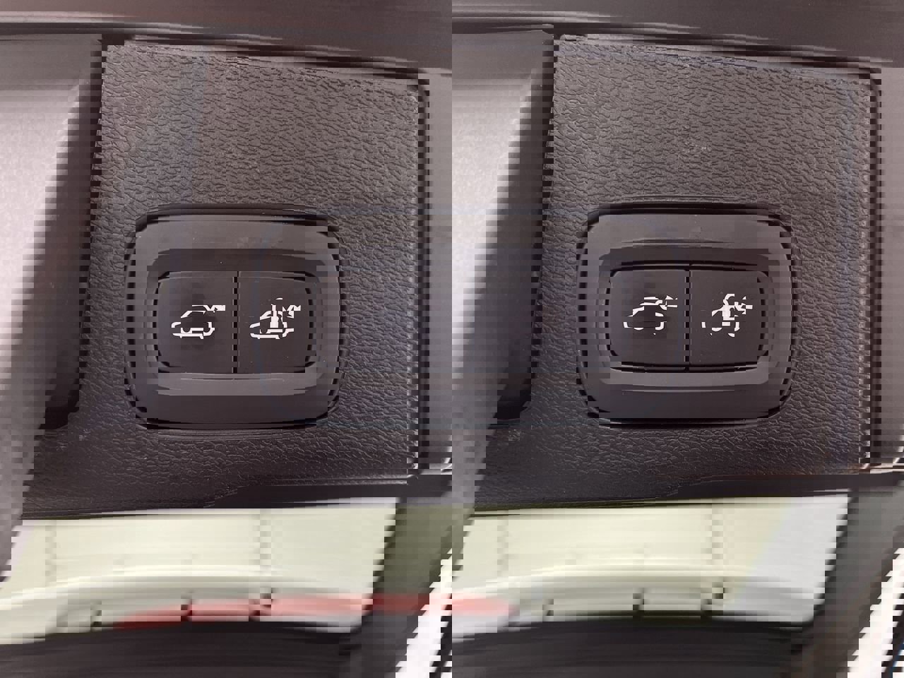 Used 2024 Volvo XC60 B5 Plus image 29