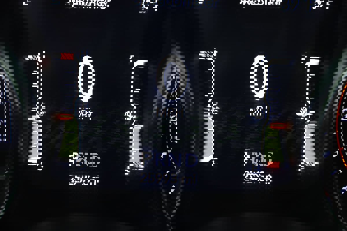 Used 2022 Jeep Wrangler Unlimited Sahara w/ Cold Weather Group image 38