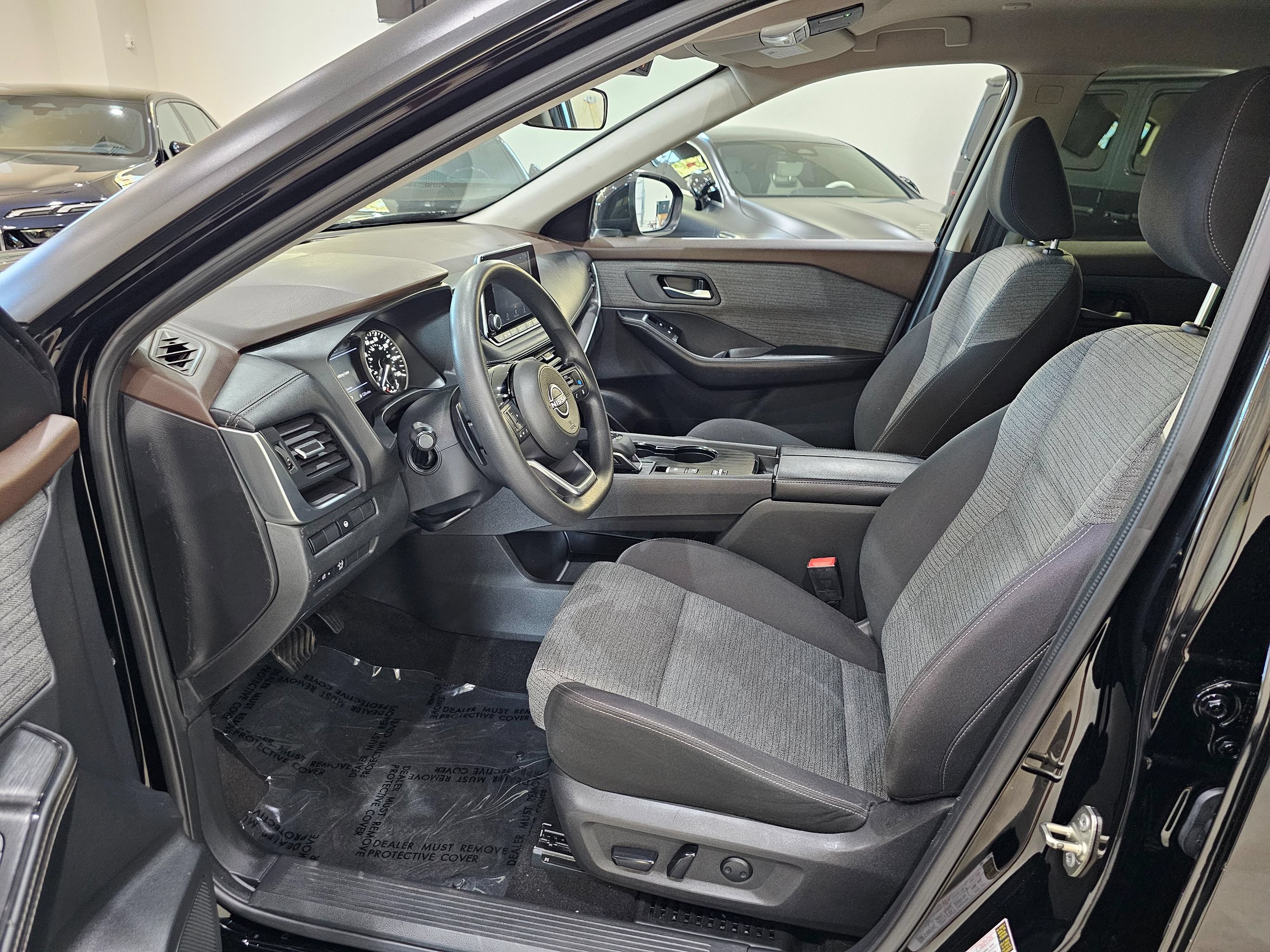 Used 2023 Nissan Rogue SV FWD image 14