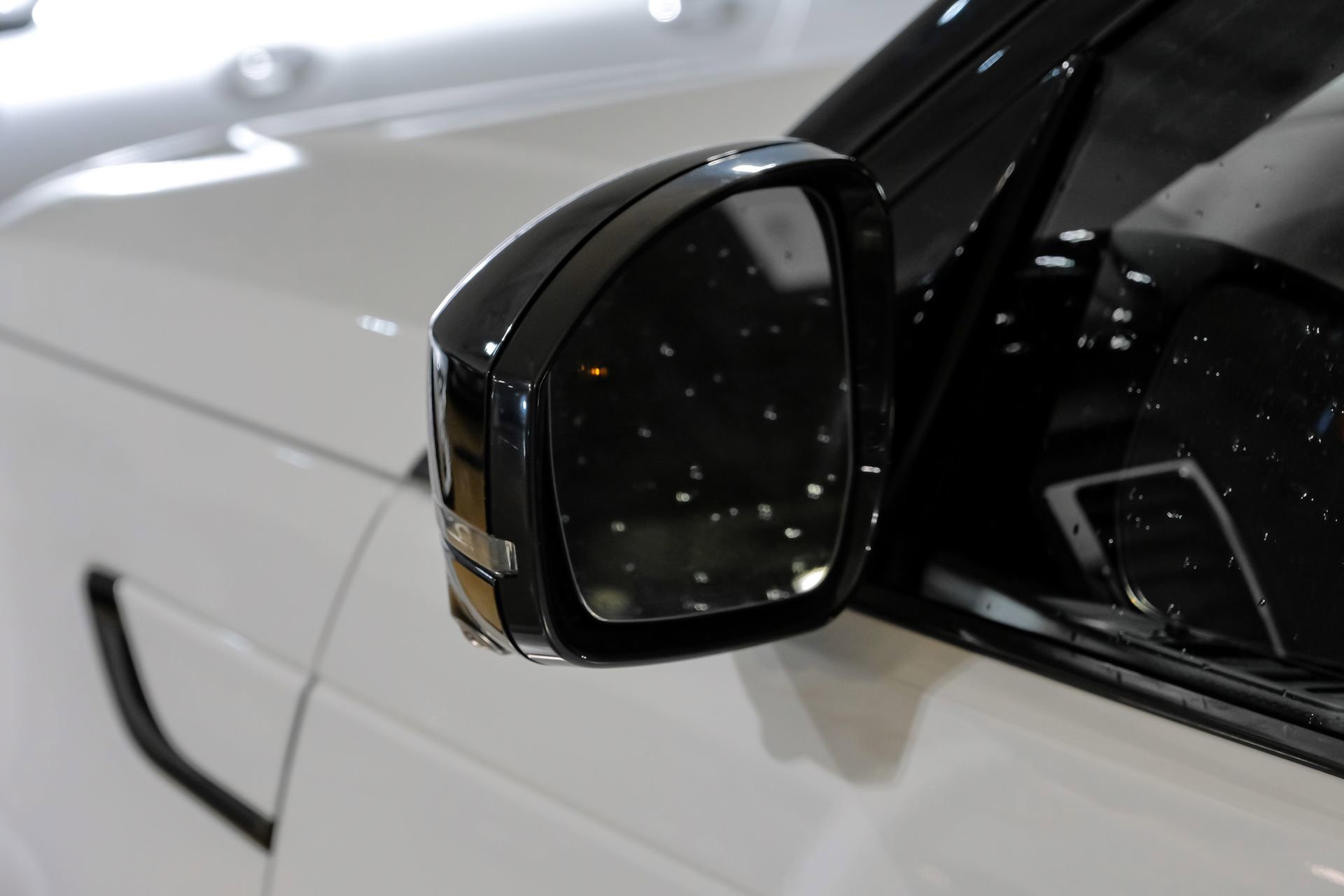 Used 2023 Land Rover Discovery S R-Dynamic image 45