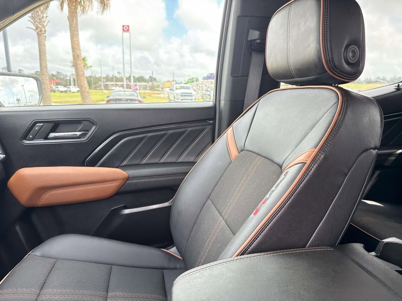 Used 2023 GMC Canyon AT4 image 15