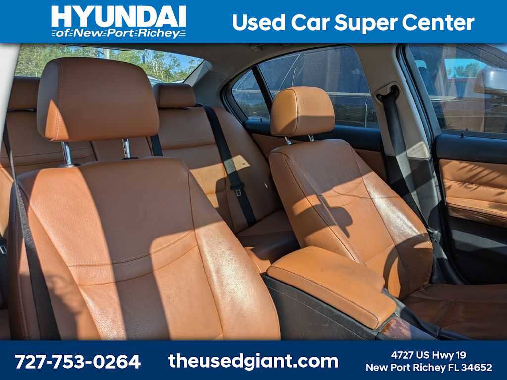 Used 2011 BMW 328i xDrive Sedan image 9