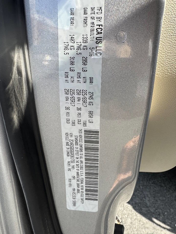 Used 2016 Dodge Grand Caravan SE image 25