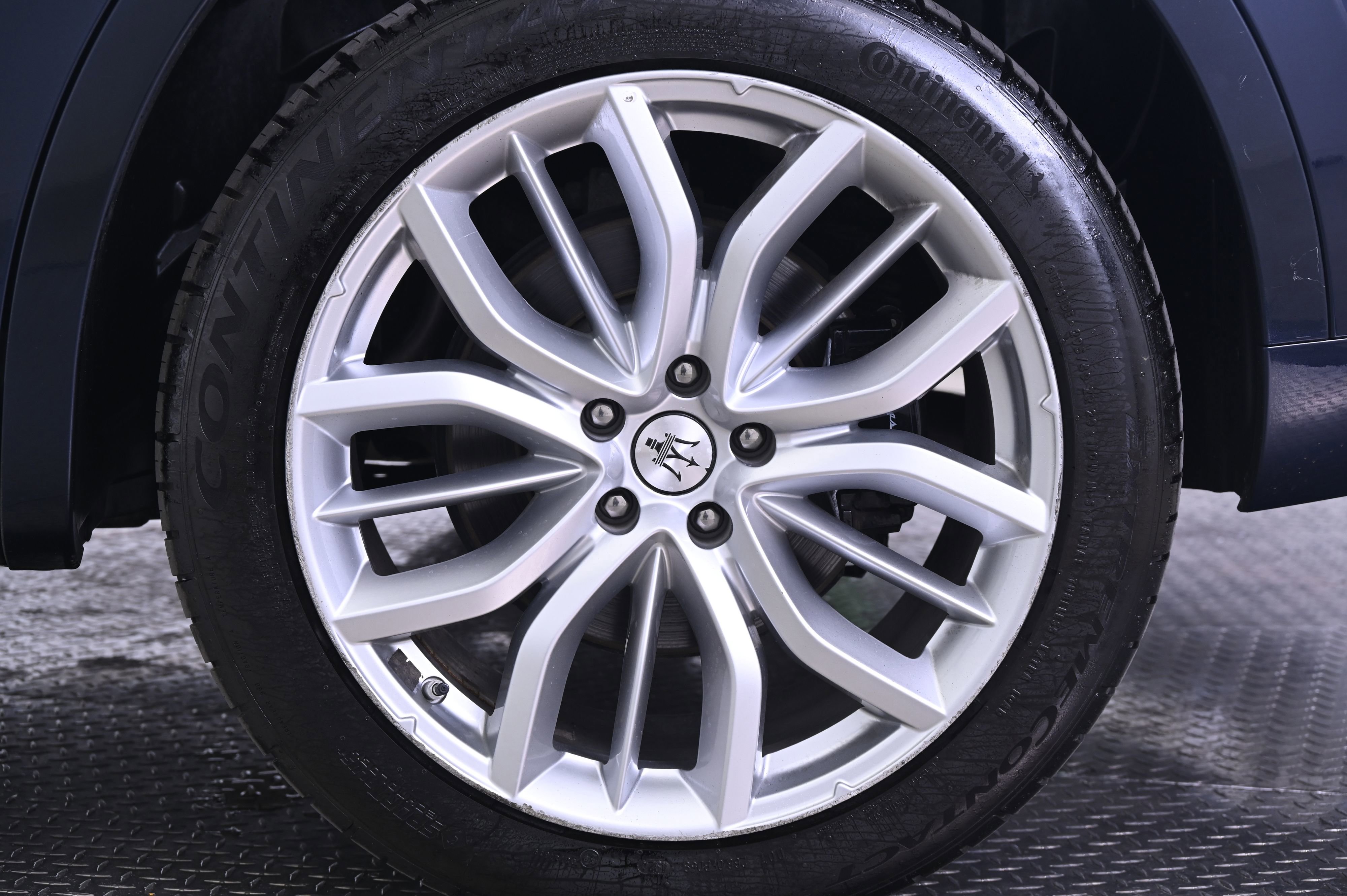 Used 2020 Maserati Levante S GranLusso AWD/4WD image 12