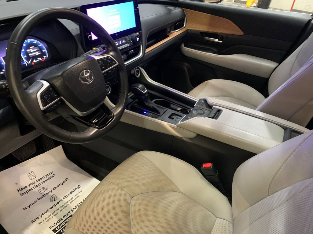 Used 2024 Toyota Grand Highlander Limited image 11