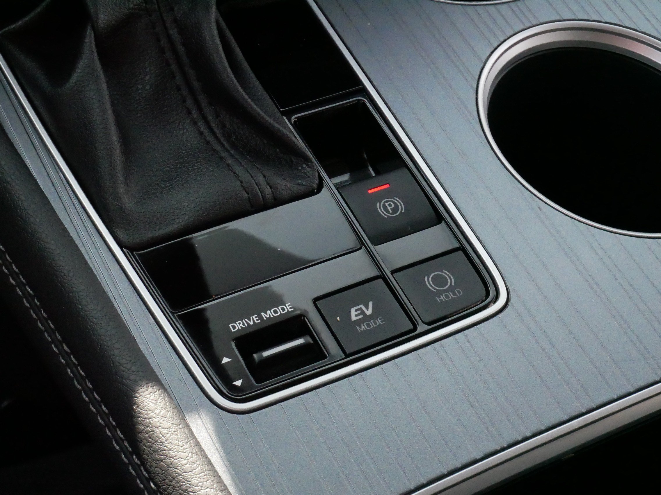 Certified 2025 Toyota Sienna LE FWD image 25