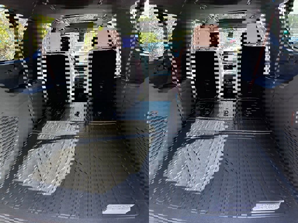 New 2026 Chevrolet Suburban Premier image 16