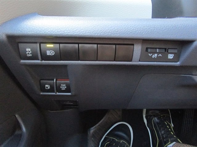 Used 2023 Toyota Sienna XLE AWD/4WD image 33