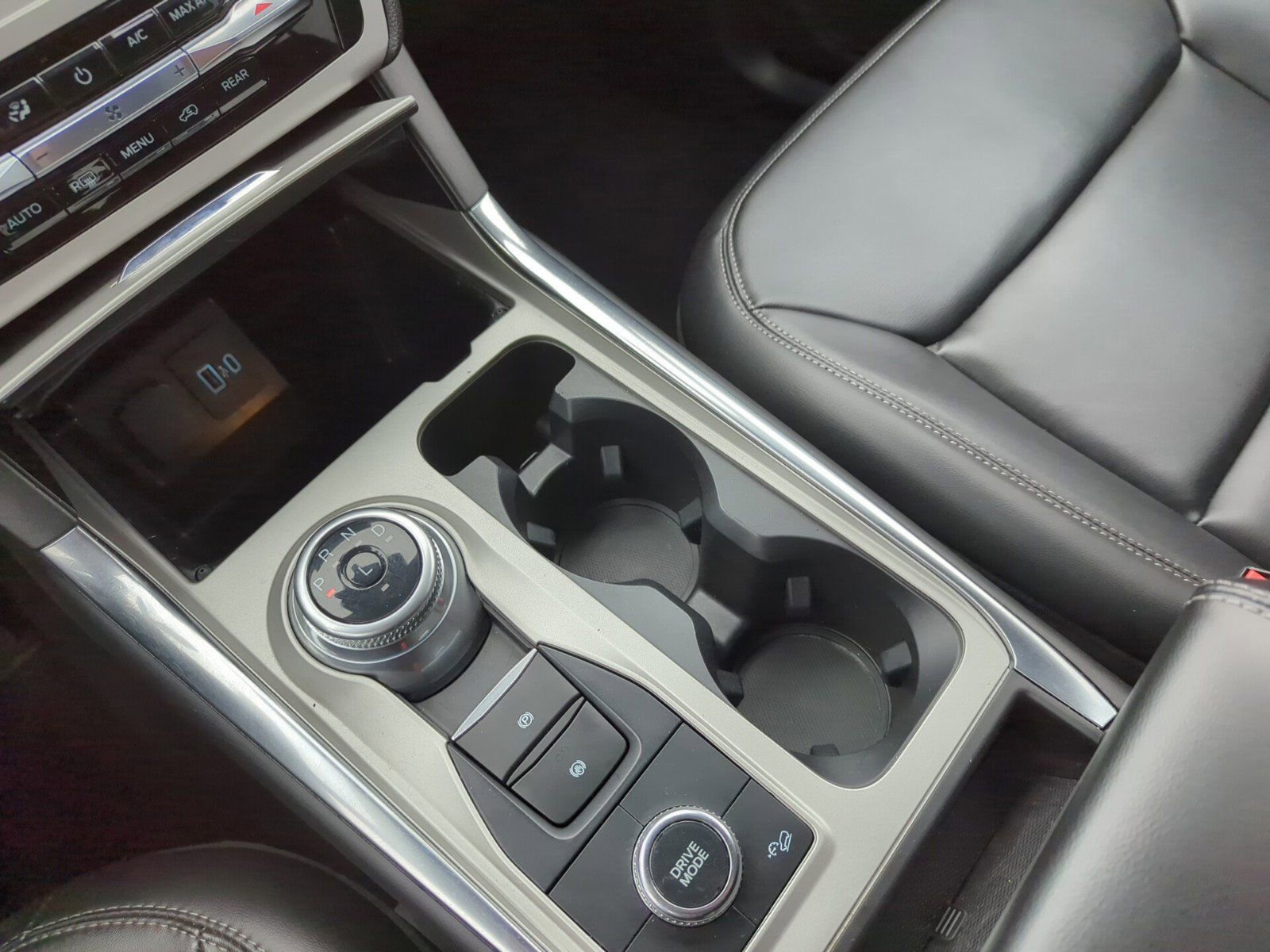 Used 2023 Ford Explorer XLT w/ Equipment Group 202A image 23