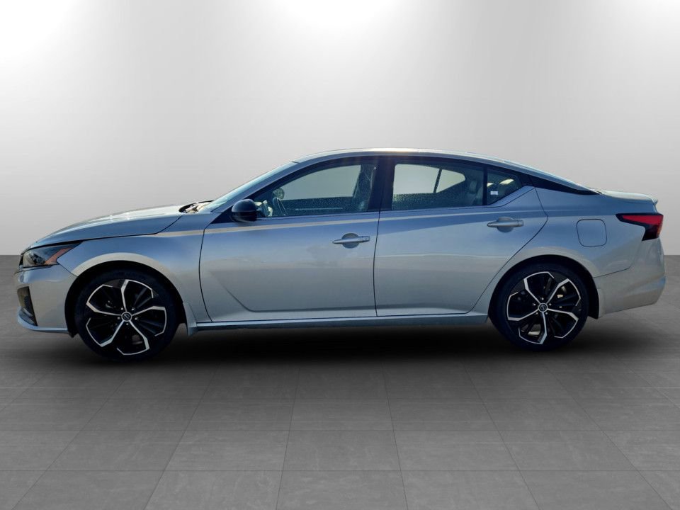 Used 2023 Nissan Altima 2.5 SR image 10