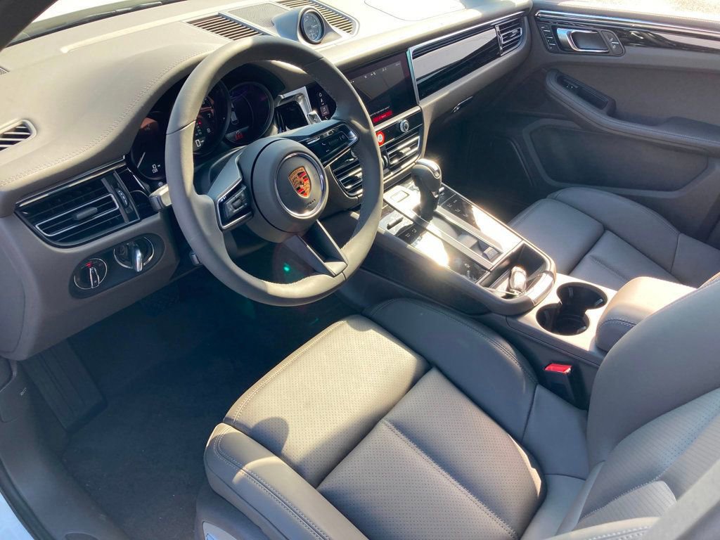 Used 2025 Porsche Macan image 15