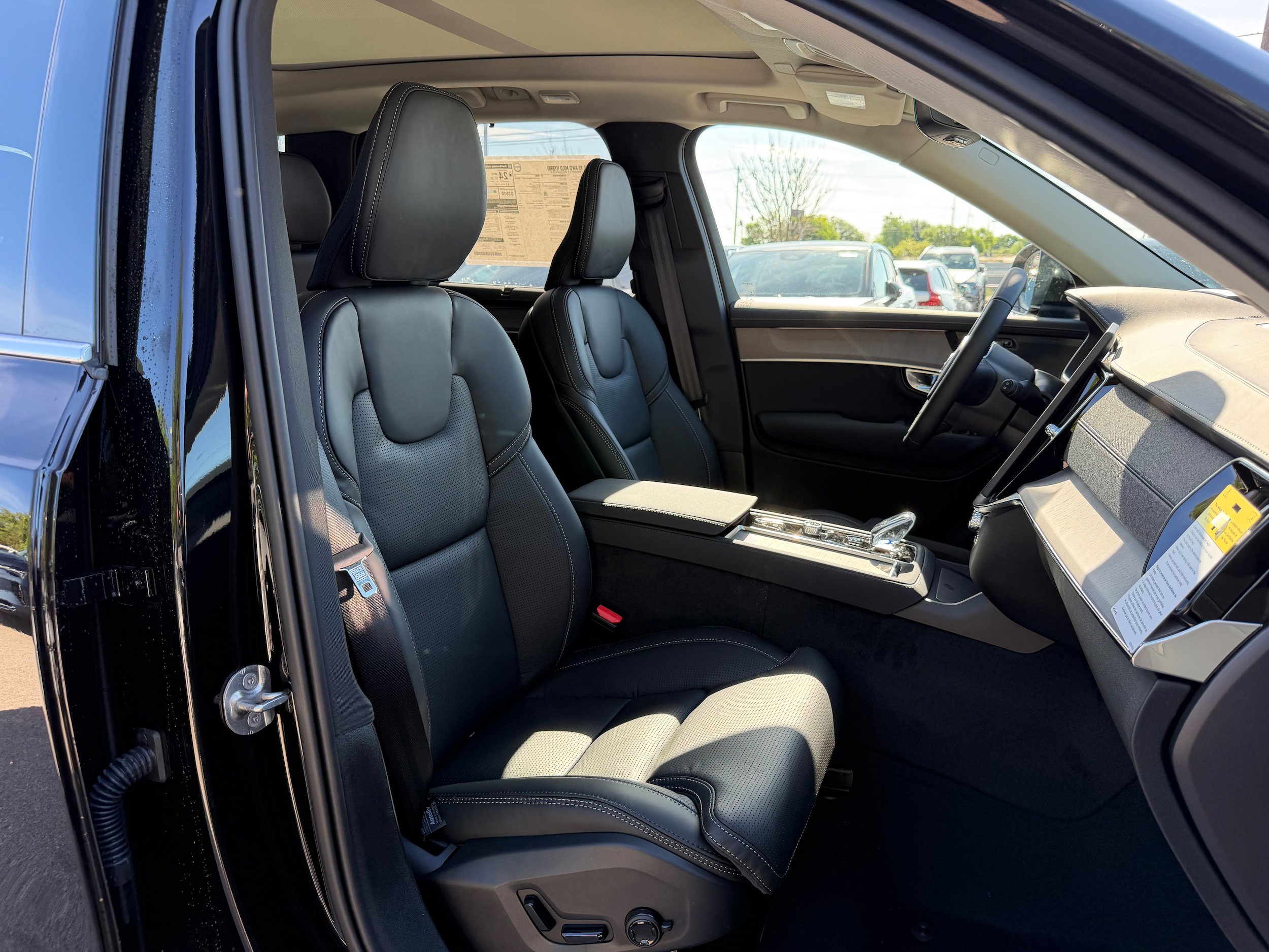 New 2026 Volvo XC90 B5 Ultra w/ Protection Package AWD/4WD image 8