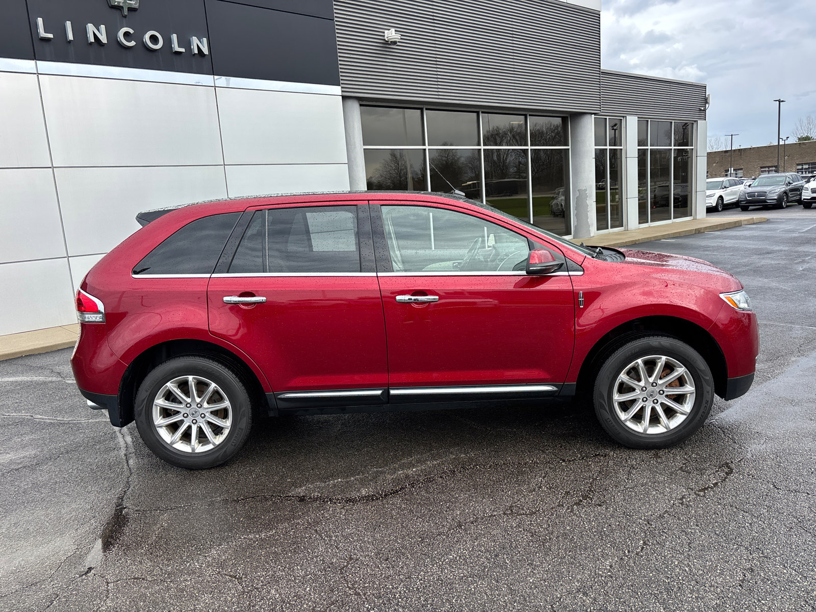 Used 2013 Lincoln MKX FWD image 8