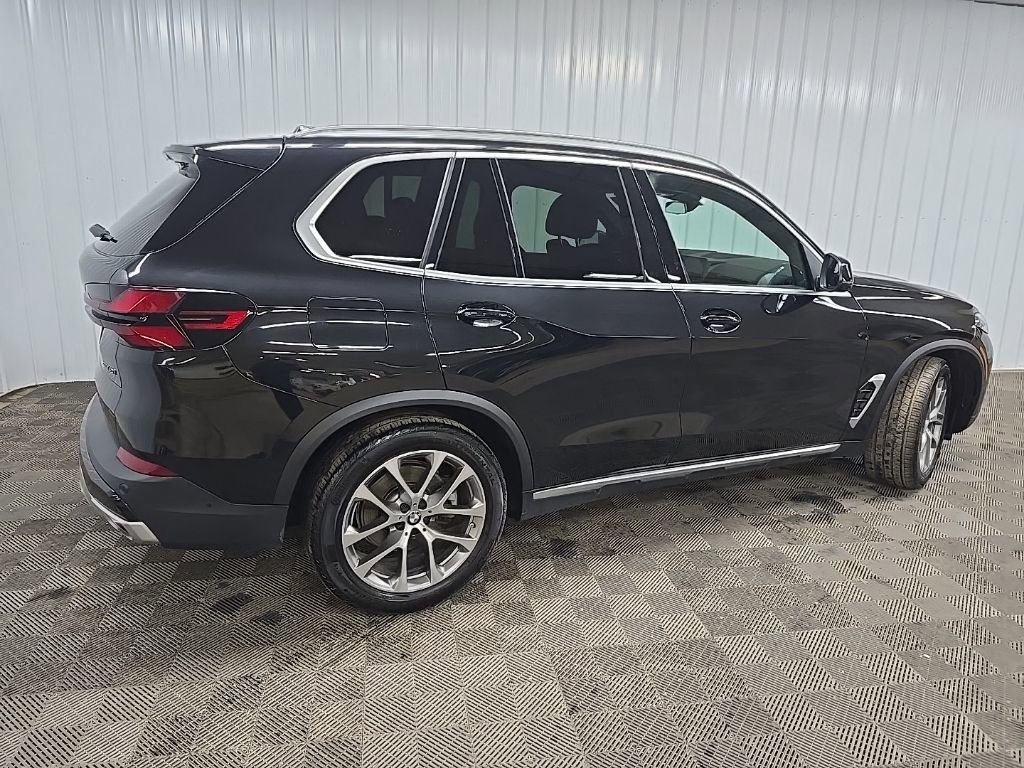 Used 2025 BMW X5 xDrive40i w/ Premium Package image 3
