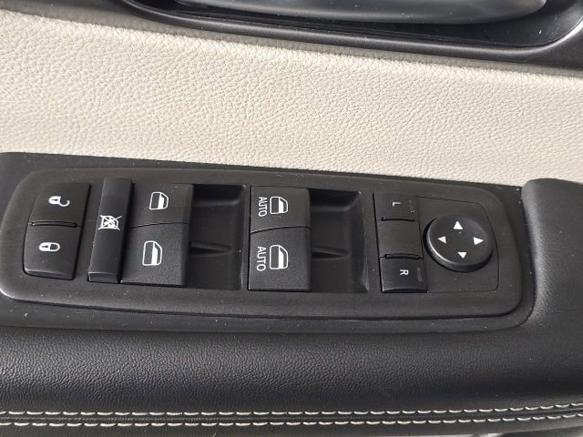 Used 2024 Chrysler Pacifica Touring-L image 22