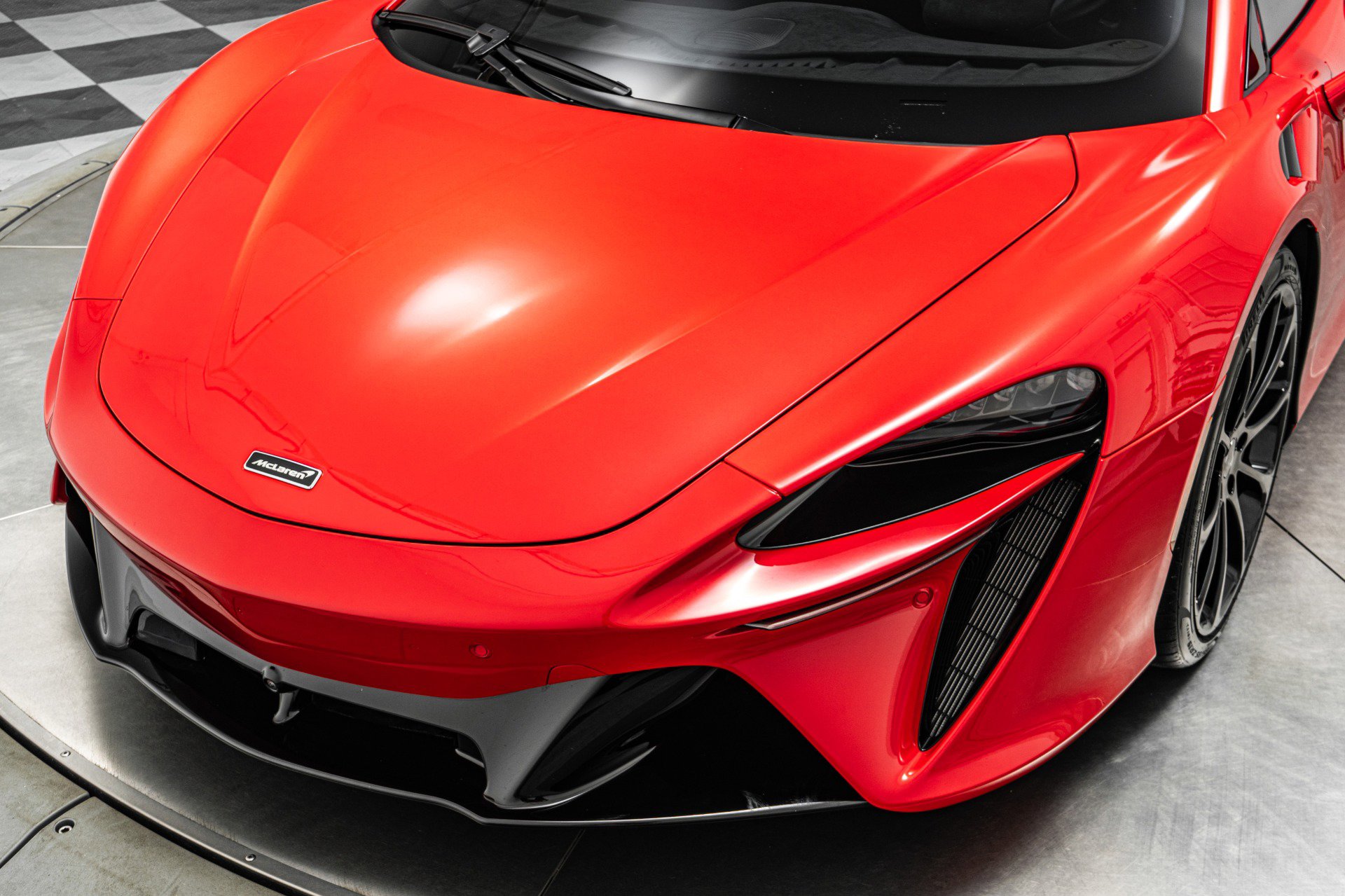 Used 2023 McLaren Artura RWD image 34