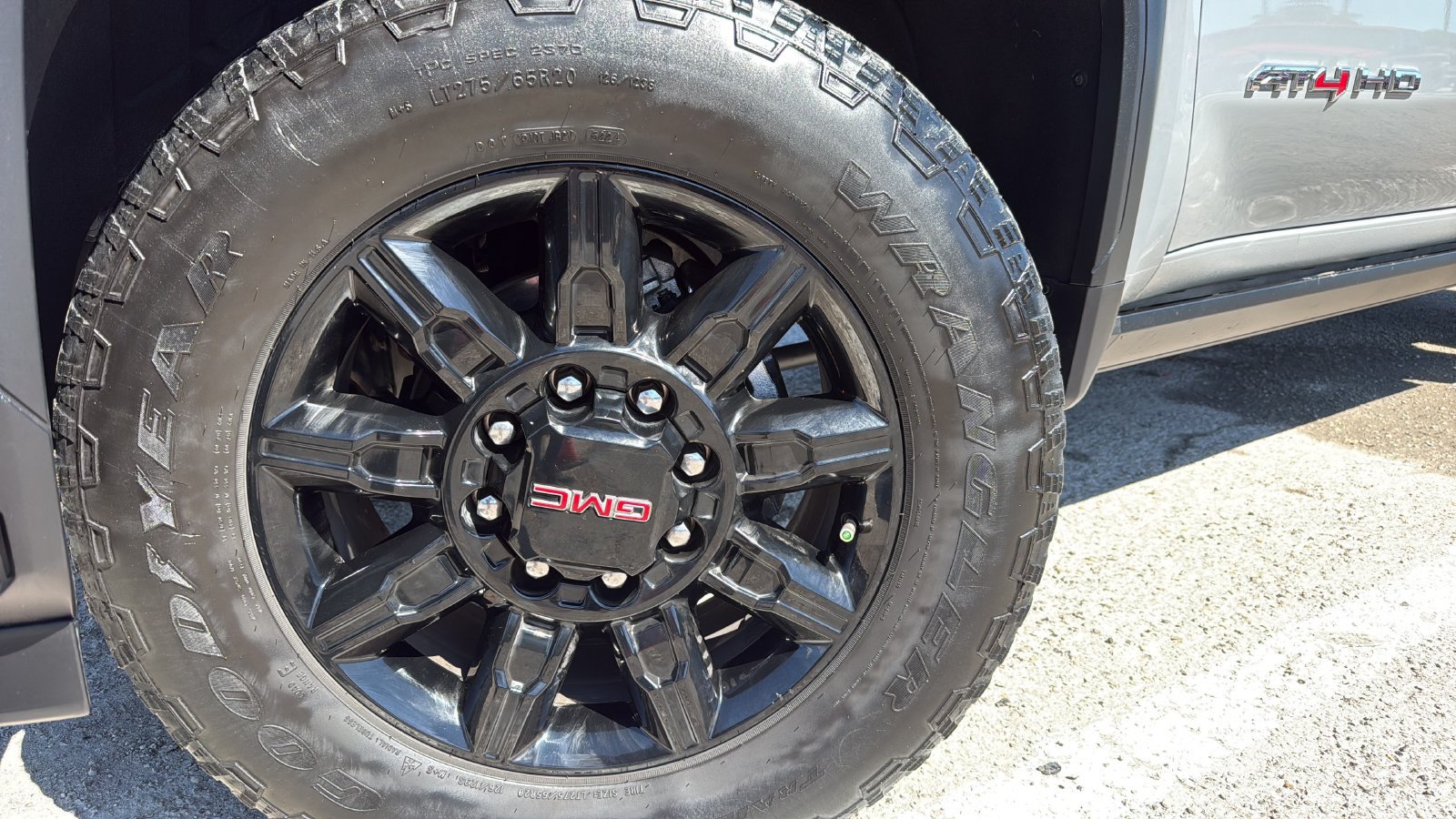 Used 2025 GMC Sierra 2500 AT4 w/ AT4 Premium Plus Package AWD/4WD image 29