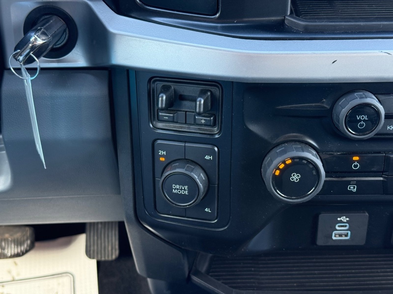 Used 2025 Ford F350 XLT image 29