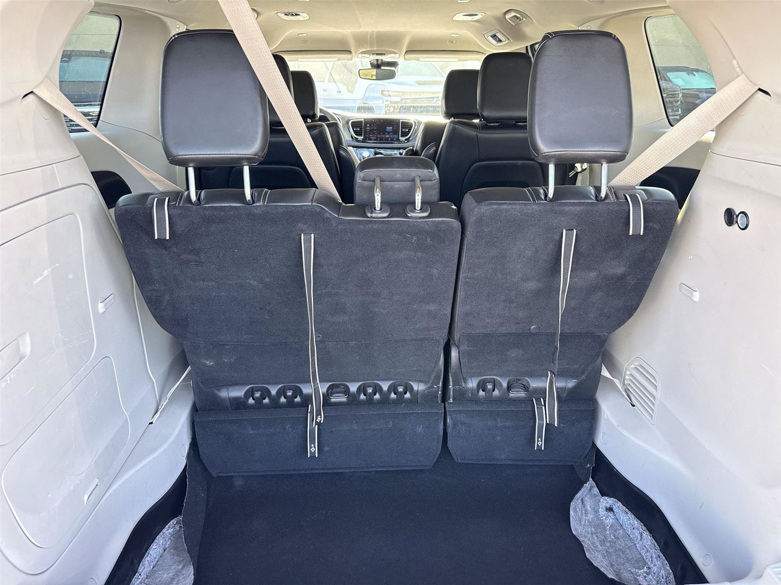 Used 2023 Chrysler Pacifica Touring-L FWD image 23