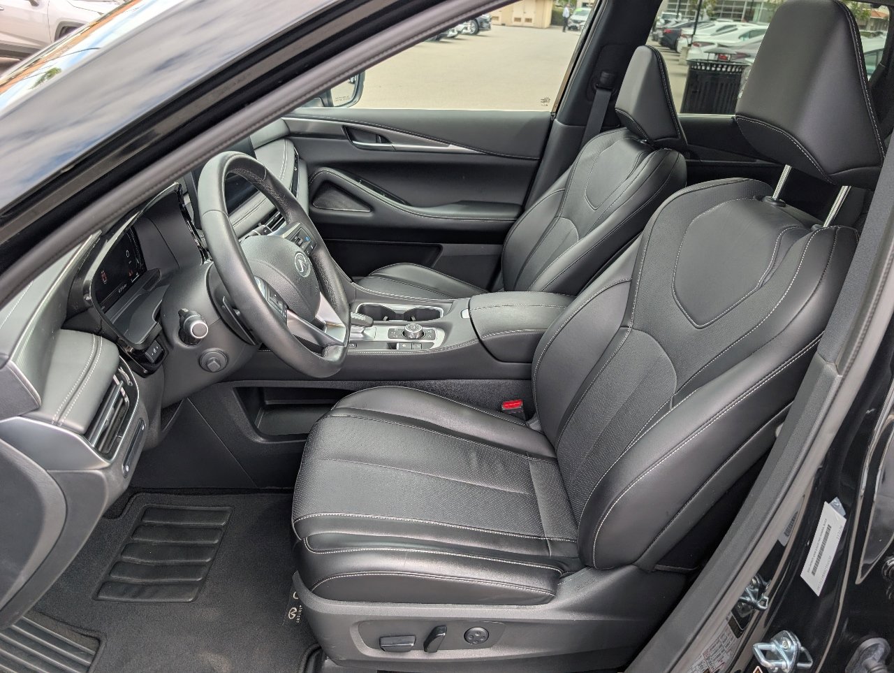 Used 2024 INFINITI QX60 Luxe FWD image 2