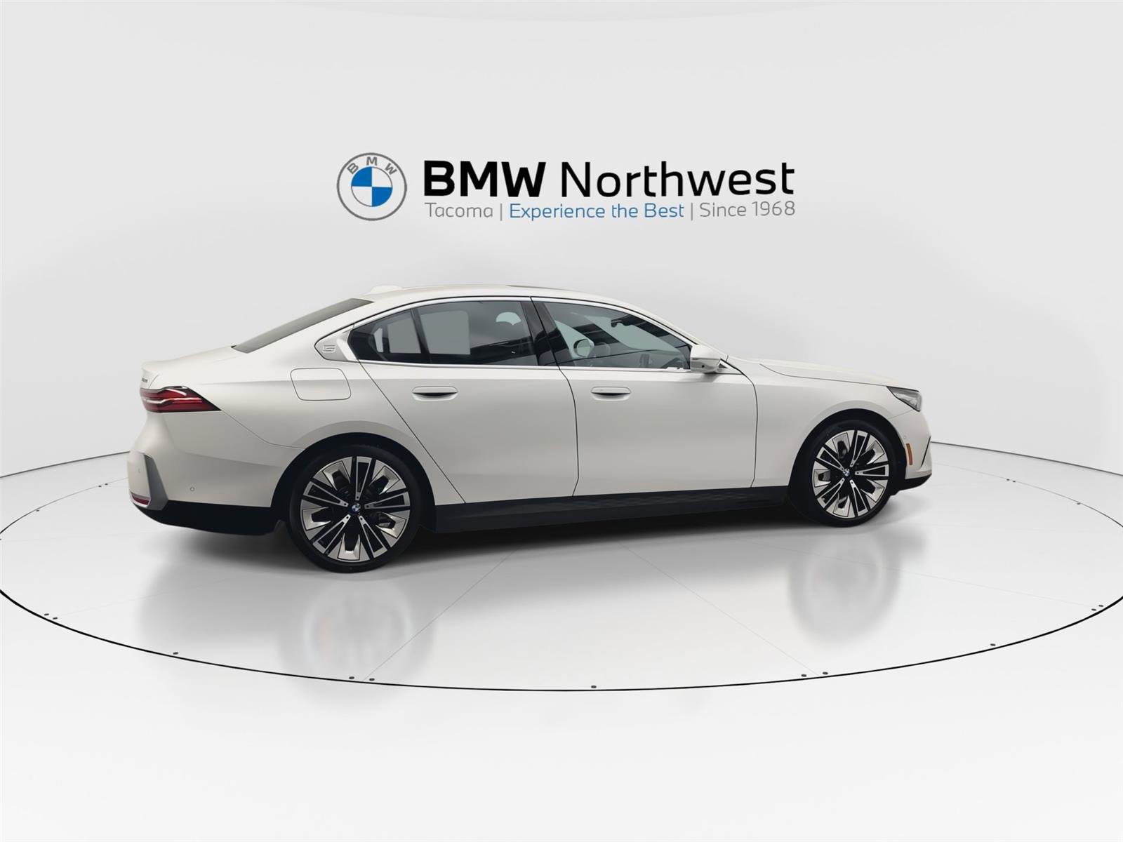 Used 2026 BMW i5 eDrive40 RWD image 4