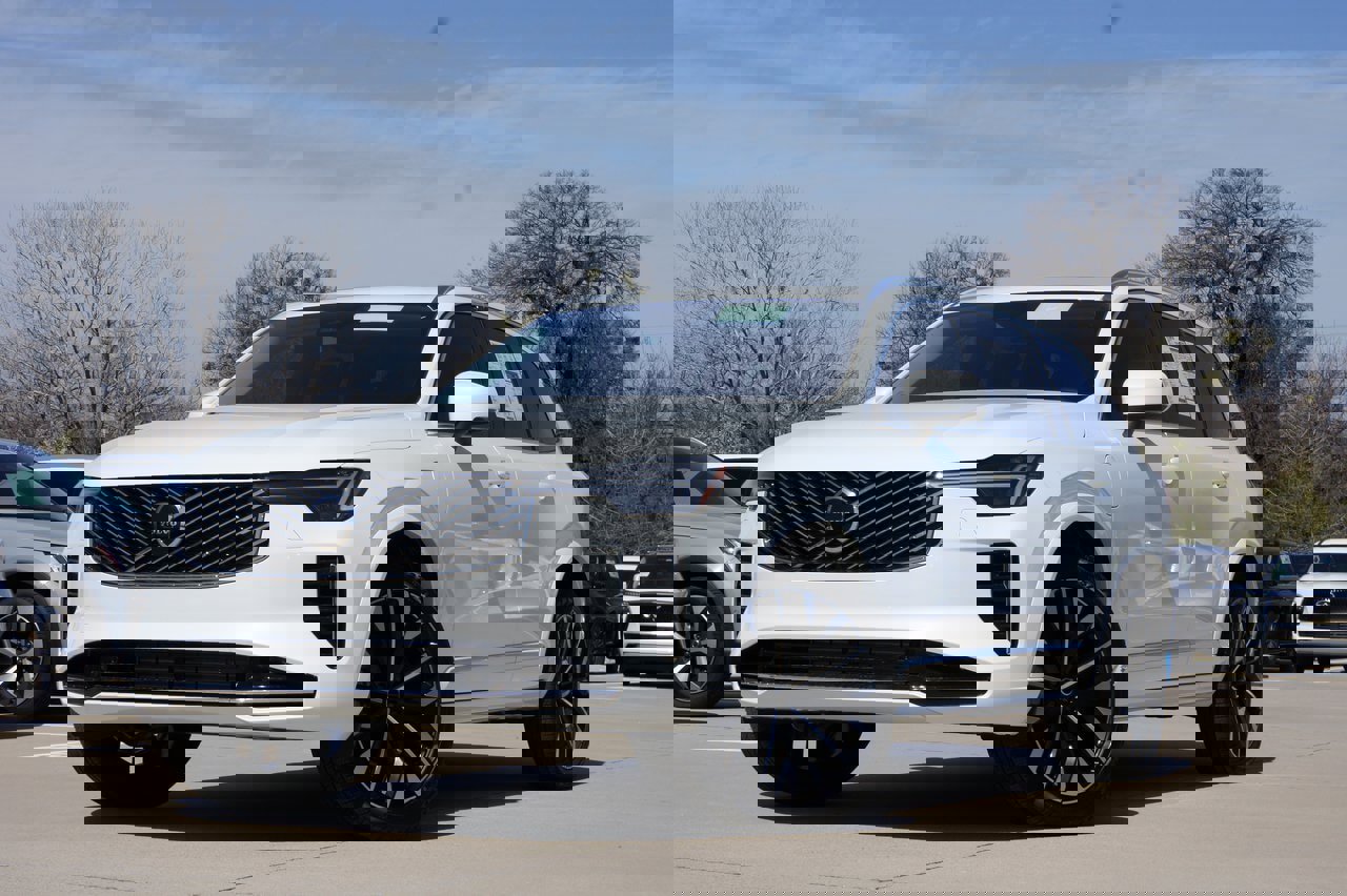 New 2025 Volvo XC90 T8 Core w/ Climate Package