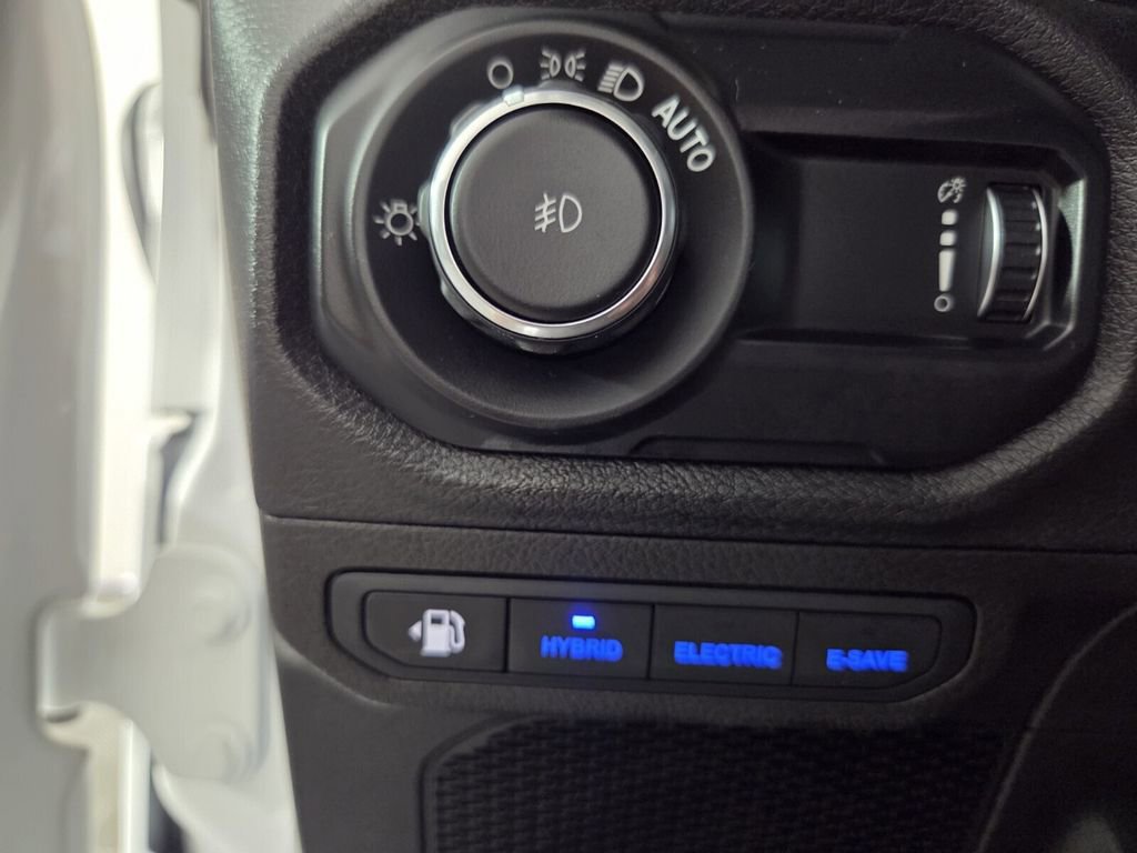 Certified 2025 Jeep Wrangler Willys image 20