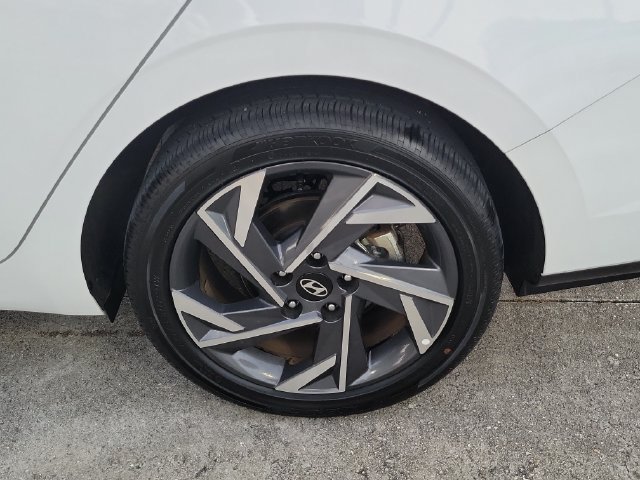 Used 2025 Hyundai Elantra SEL FWD image 5