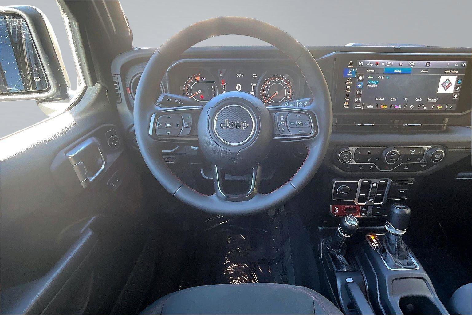 Used 2025 Jeep Wrangler Unlimited Rubicon w/ Convenience Group AWD/4WD image 6