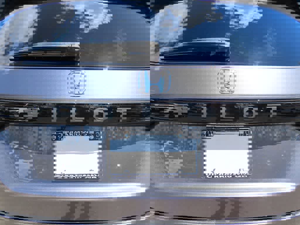 Used 2023 Honda Pilot LX image 7