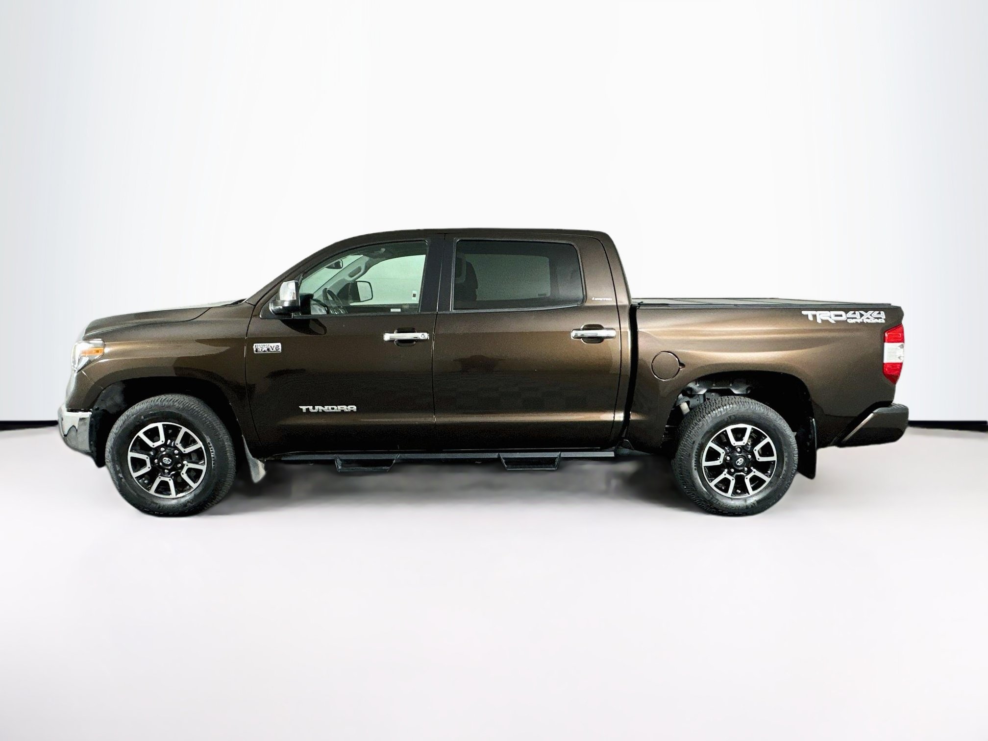 Used 2018 Toyota Tundra Limited w/ Limited Premium Package AWD/4WD image 4