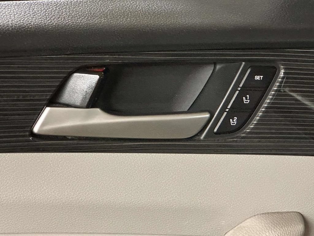 Used 2019 Hyundai Sonata Limited FWD image 13