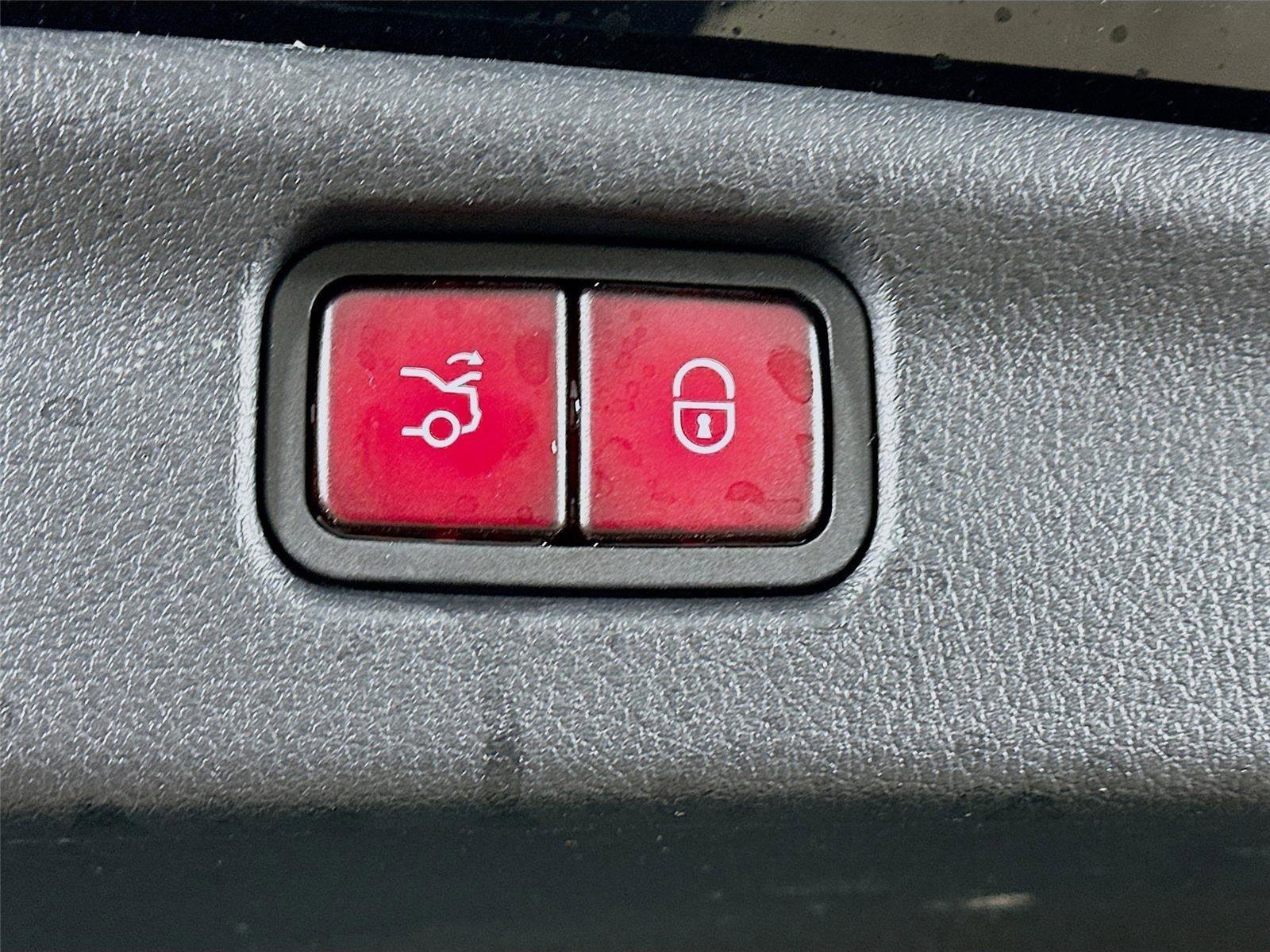 Certified 2023 Mercedes-Benz C 300 4MATIC Sedan image 33