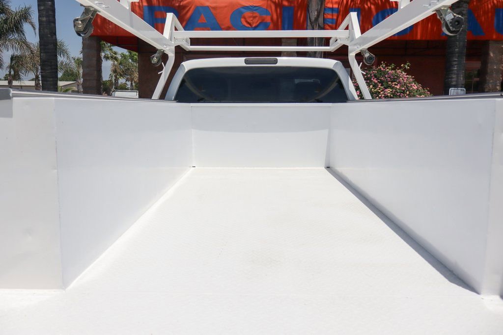 Used 2016 Ford F550 2WD Regular Cab Super Duty image 8