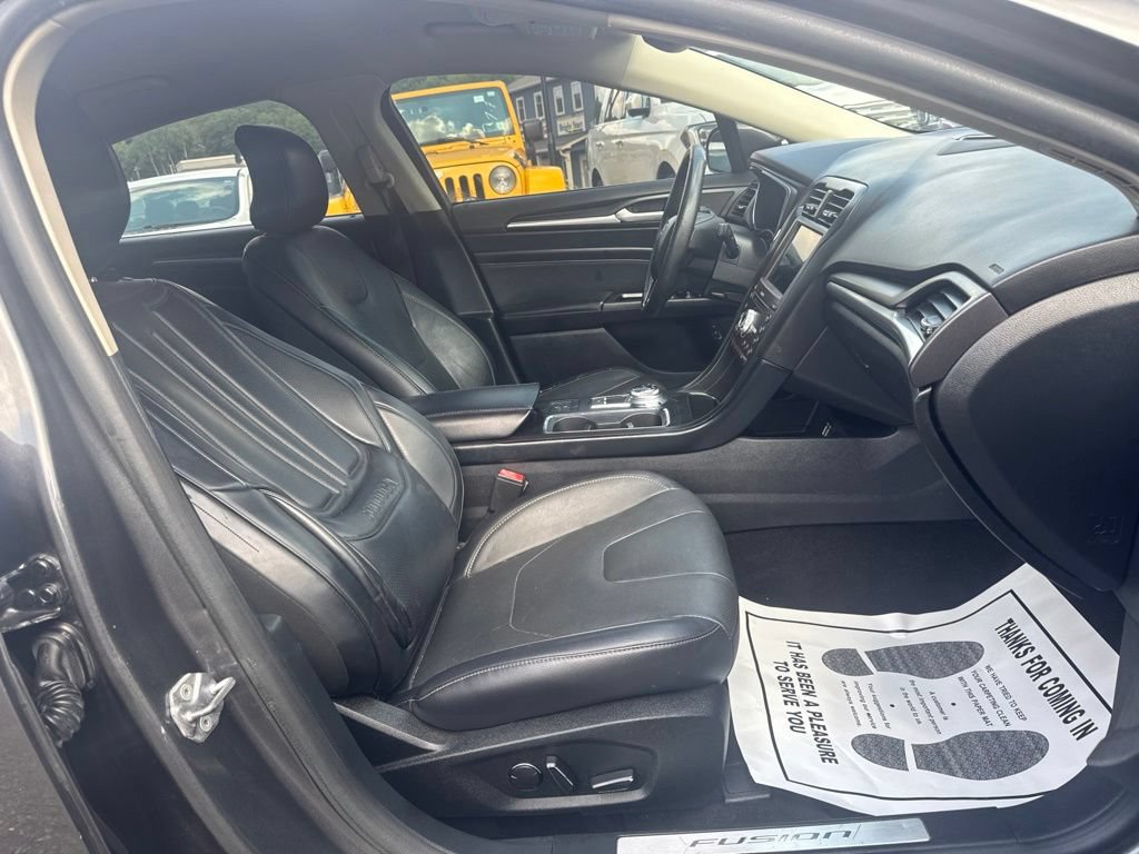 Used 2019 Ford Fusion Energi Titanium FWD image 32