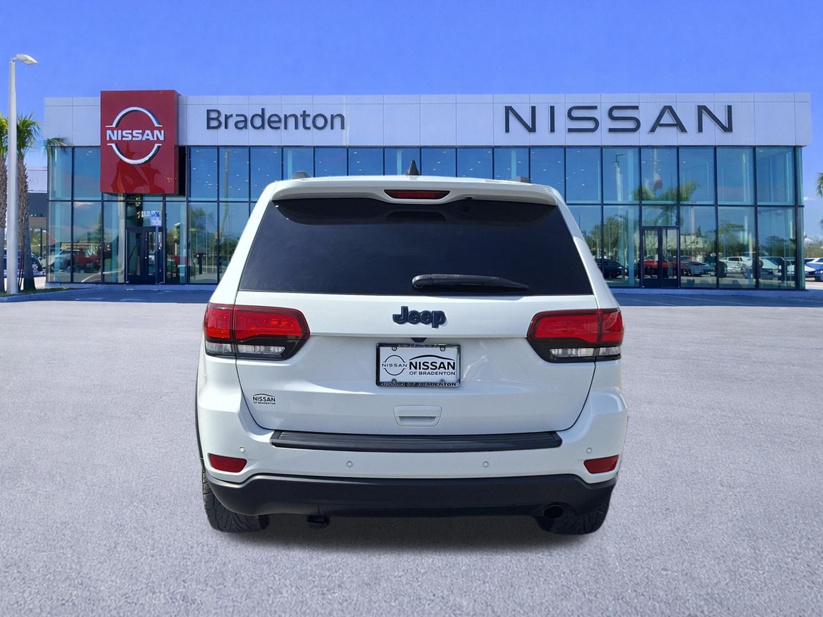 Used 2019 Jeep Grand Cherokee Laredo RWD image 6
