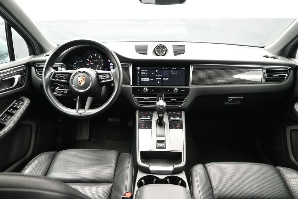 Certified 2023 Porsche Macan AWD/4WD image 18
