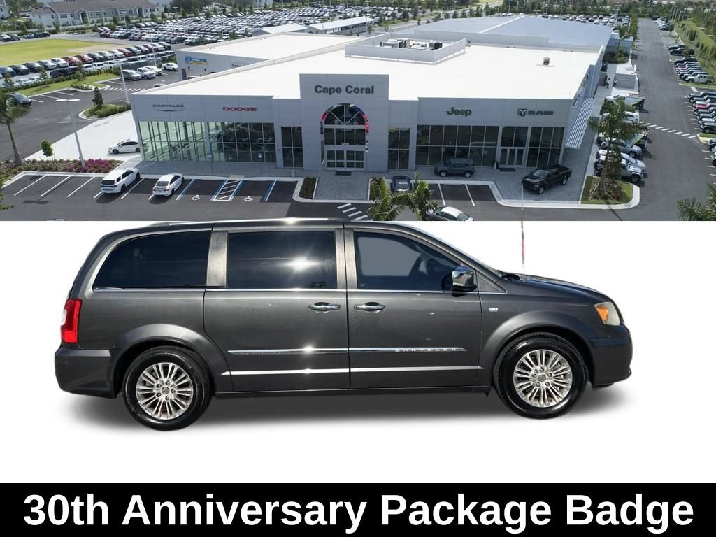Used 2014 Chrysler Town & Country Touring-L FWD image 4