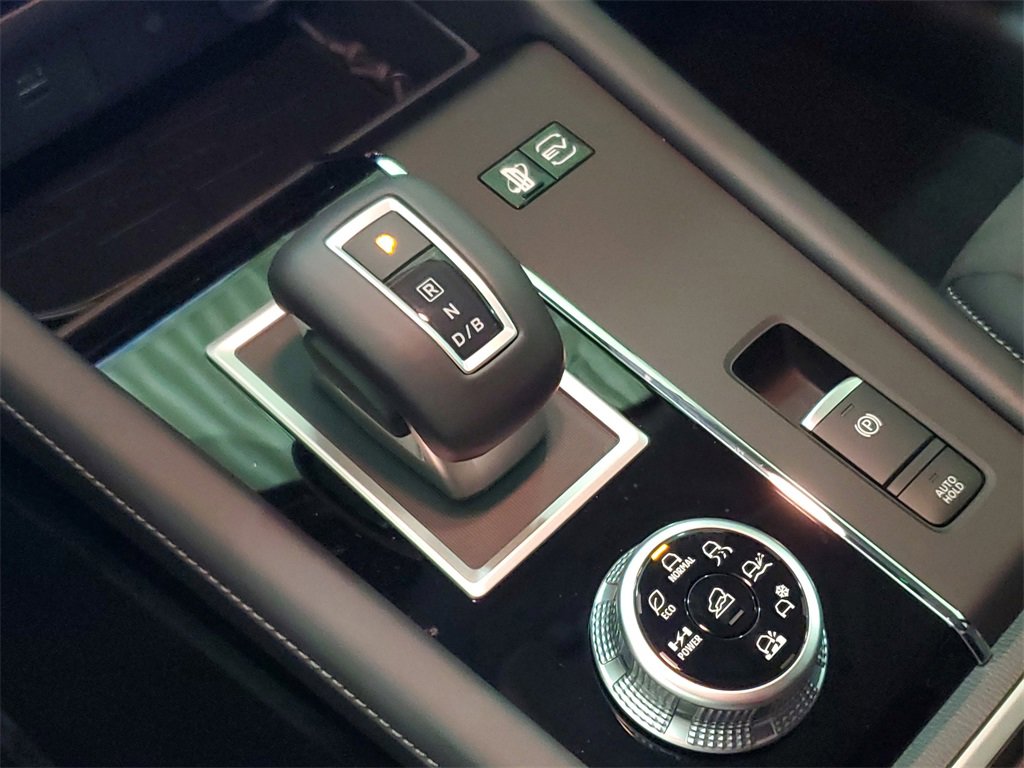 New 2025 Mitsubishi Outlander SE image 29