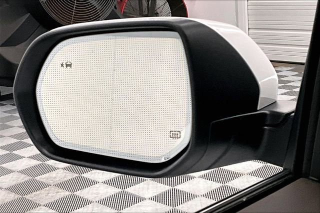 Used 2025 GMC Acadia Denali w/ Super Cruise Package image 37