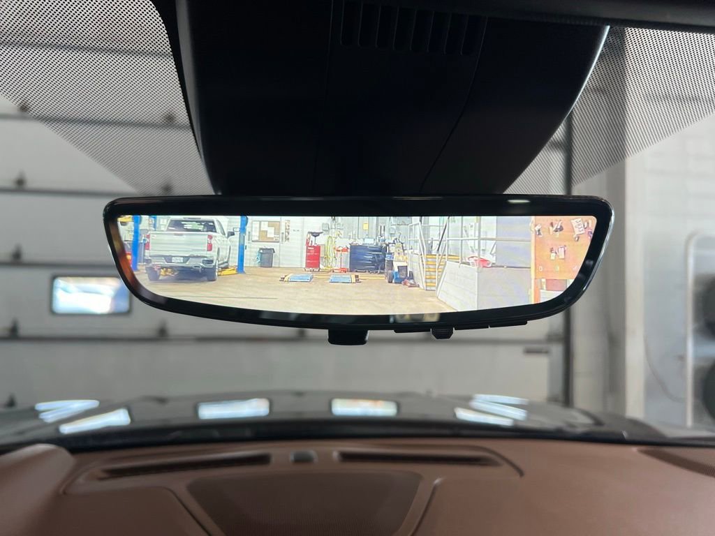 Used 2024 Chevrolet Suburban High Country image 10