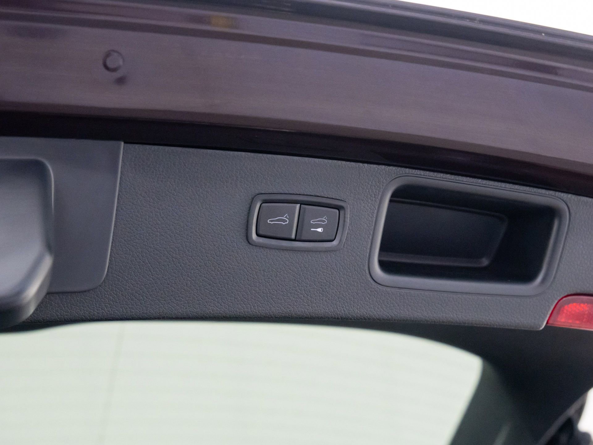 Certified 2024 Porsche Macan Turbo image 31