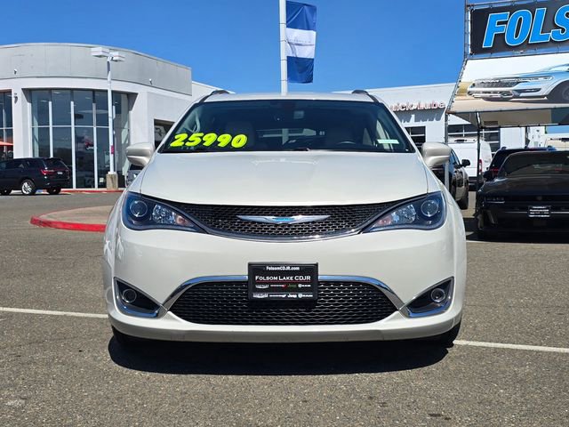 Used 2020 Chrysler Pacifica Touring-L FWD image 2