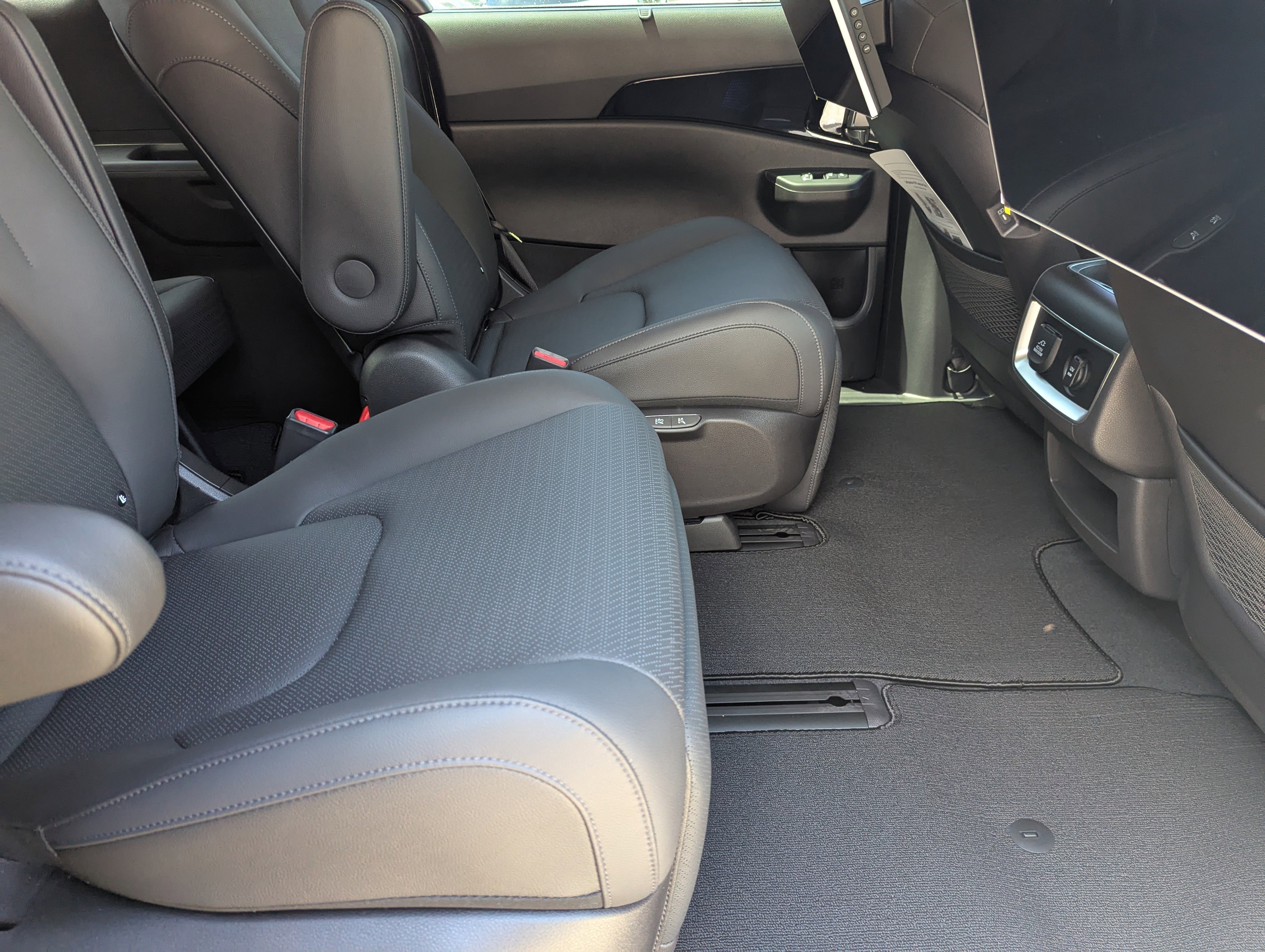 New 2025 Kia Carnival SX Prestige image 11