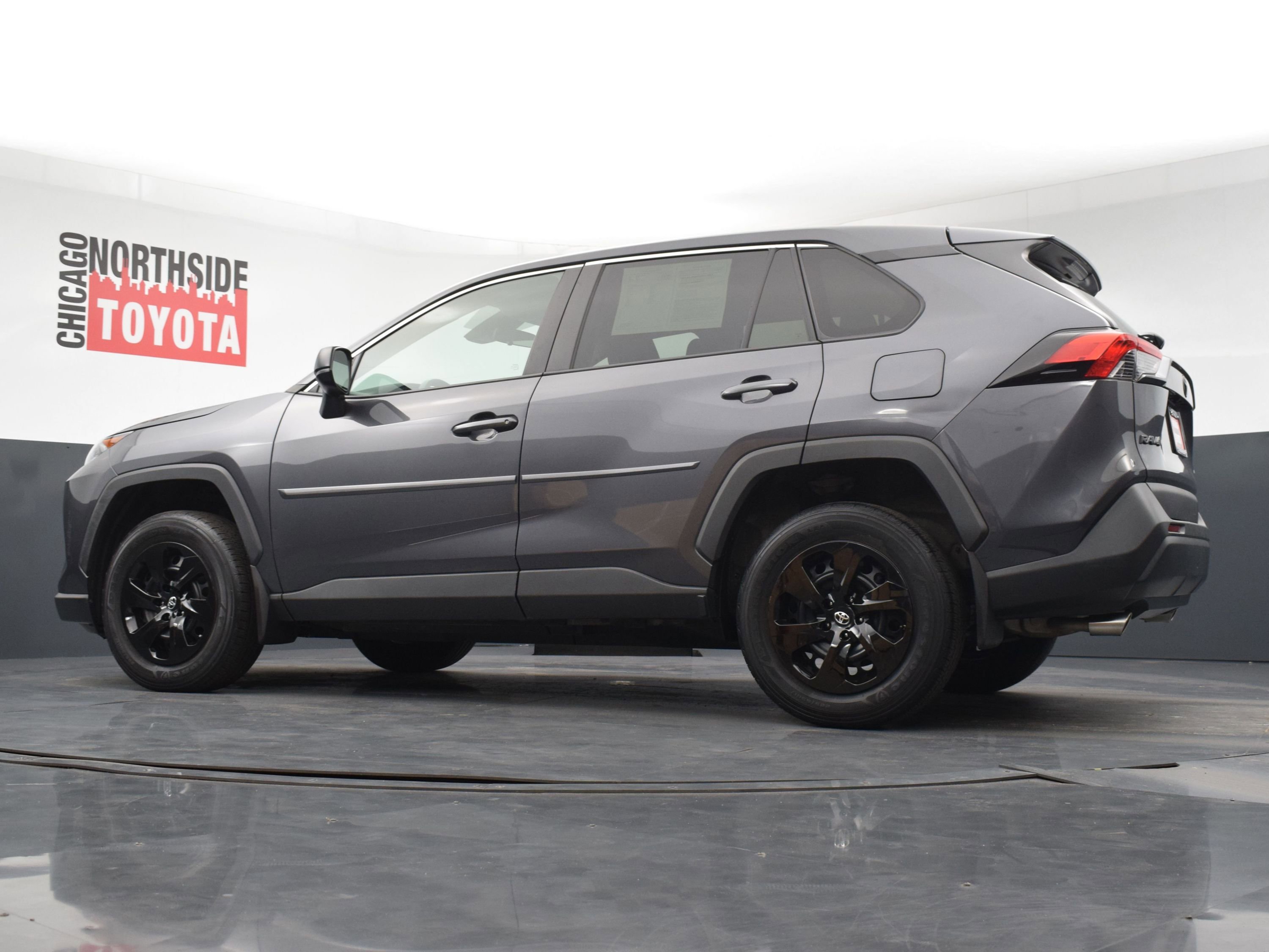 Used 2022 Toyota RAV4 LE image 25