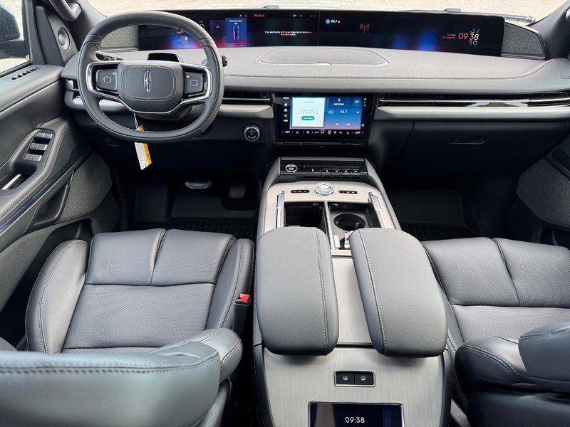 New 2025 Lincoln Navigator Reserve image 14